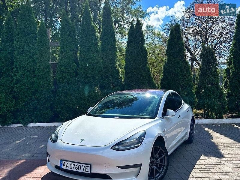 Седан Tesla Model 3 2019 в Києві
