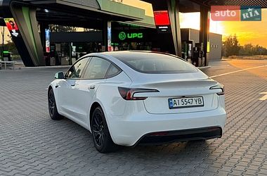 Седан Tesla Model 3 2024 в Бучі