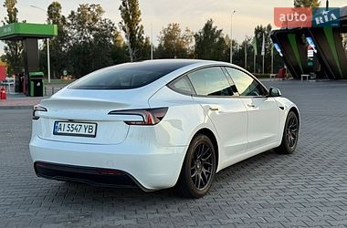 Седан Tesla Model 3 2024 в Бучі