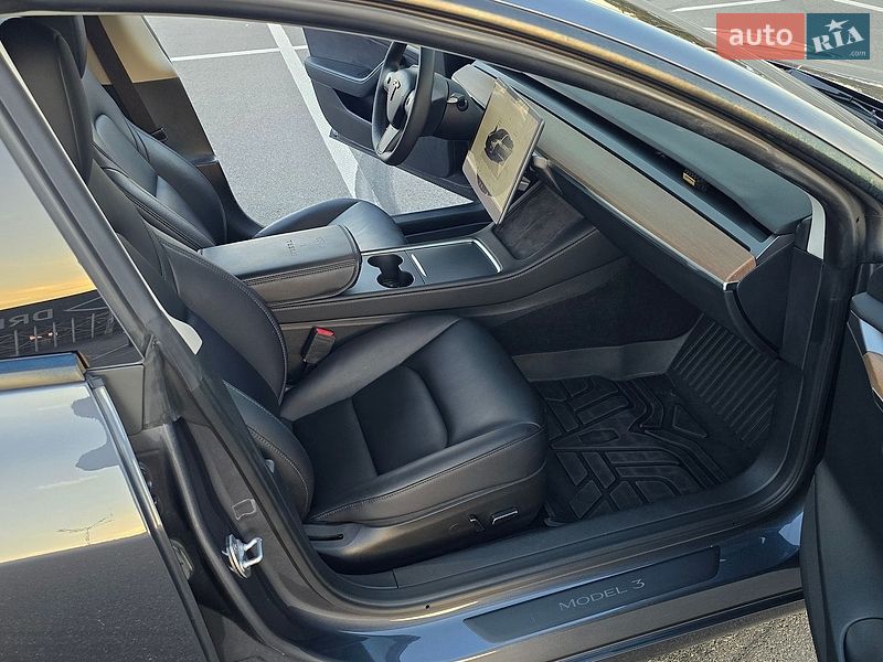 Седан Tesla Model 3 2023 в Днепре