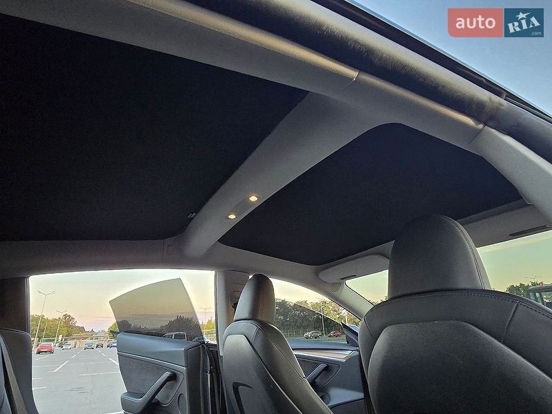 Седан Tesla Model 3 2023 в Днепре