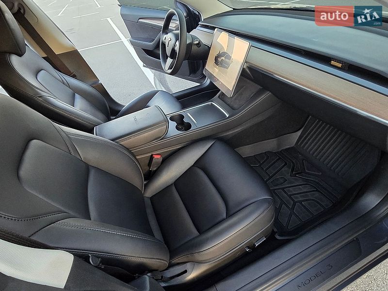 Седан Tesla Model 3 2023 в Днепре