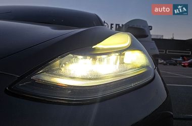 Седан Tesla Model 3 2023 в Днепре