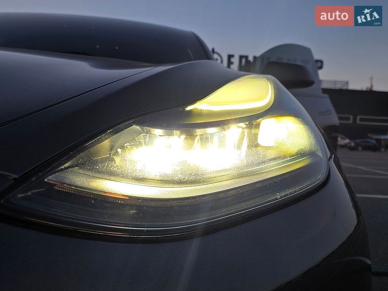 Седан Tesla Model 3 2023 в Днепре