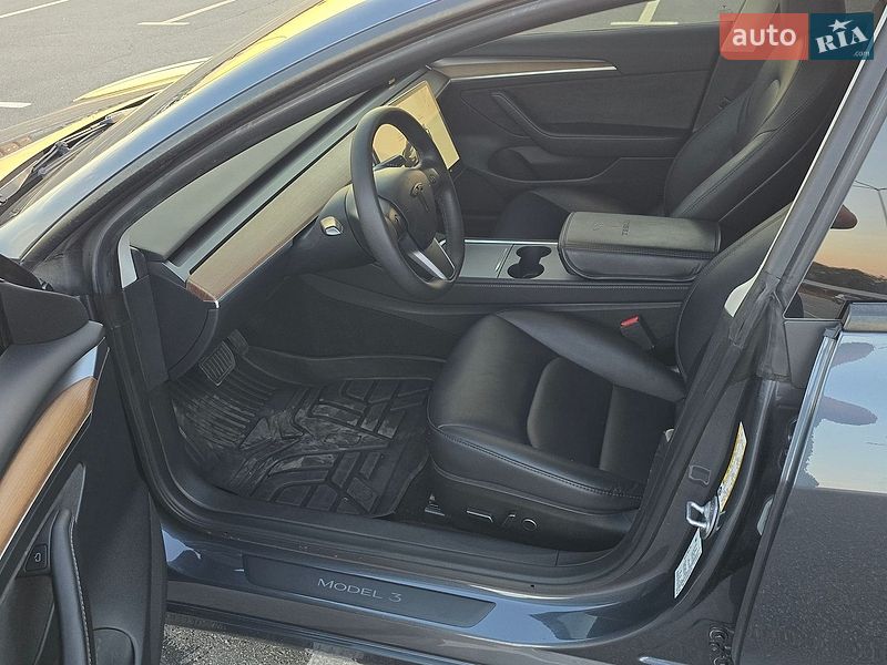 Седан Tesla Model 3 2023 в Днепре