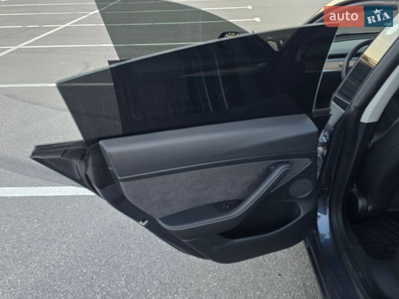 Седан Tesla Model 3 2023 в Днепре