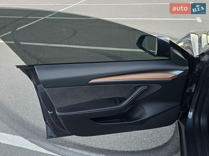 Седан Tesla Model 3 2023 в Днепре