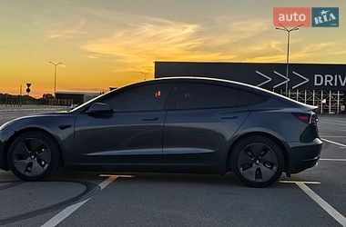 Седан Tesla Model 3 2023 в Днепре