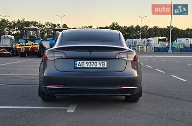 Седан Tesla Model 3 2023 в Днепре