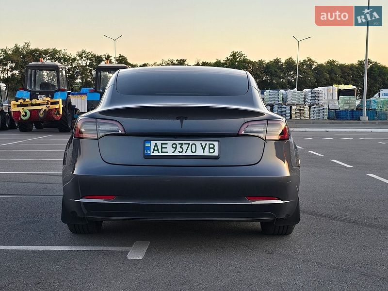 Седан Tesla Model 3 2023 в Днепре