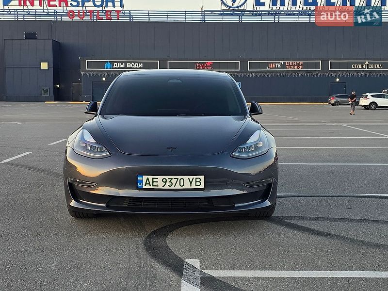 Седан Tesla Model 3 2023 в Днепре