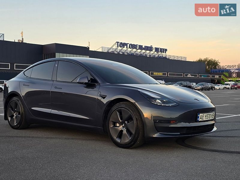 Седан Tesla Model 3 2023 в Днепре