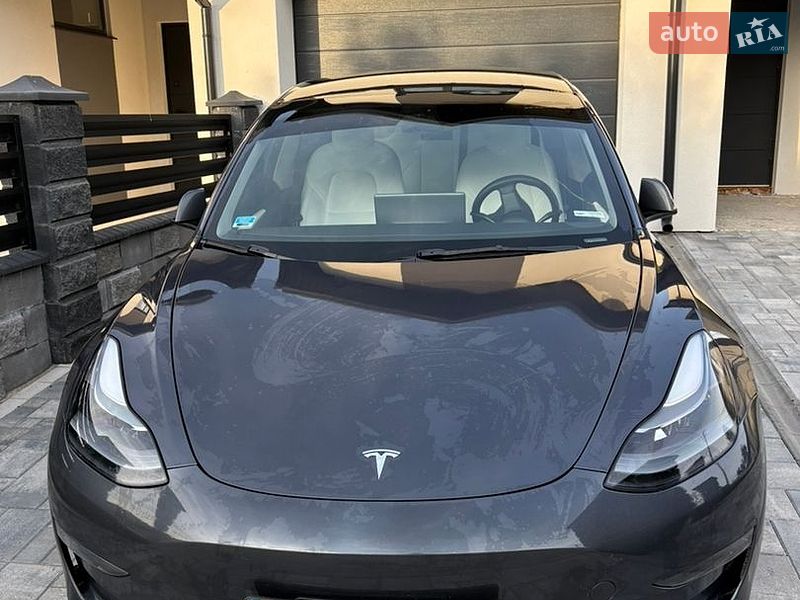 Tesla Model 3 2022