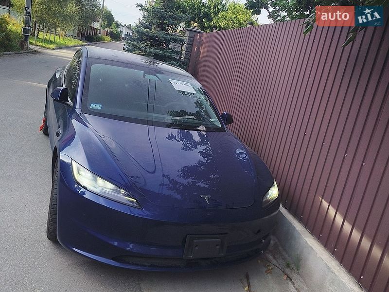 Седан Tesla Model 3 2025 в Києві