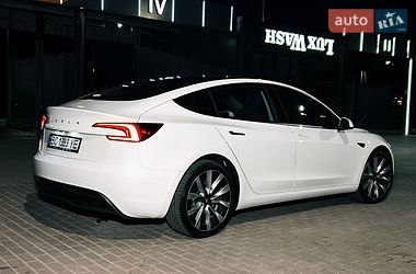 Седан Tesla Model 3 2024 в Львові