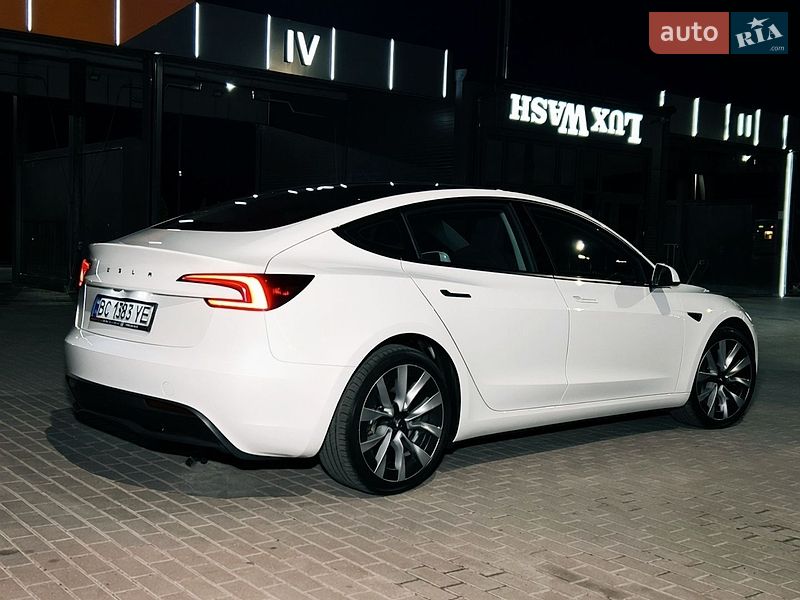 Седан Tesla Model 3 2024 в Львові