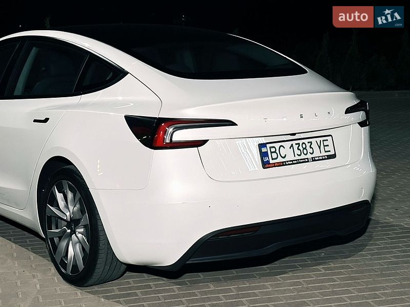 Седан Tesla Model 3 2024 в Львові
