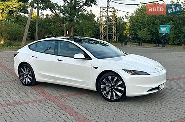 Седан Tesla Model 3 2024 в Львові