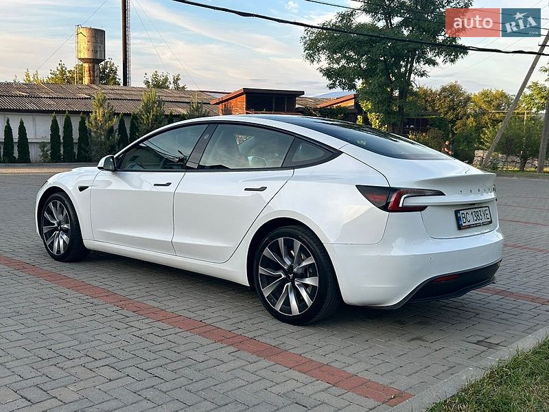 Седан Tesla Model 3 2024 в Львові