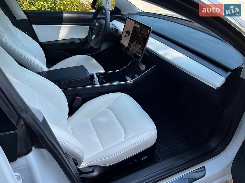 Седан Tesla Model 3 2020 в Хмельницькому