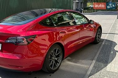 Седан Tesla Model 3 2022 в Киеве