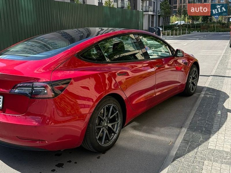 Седан Tesla Model 3 2022 в Киеве