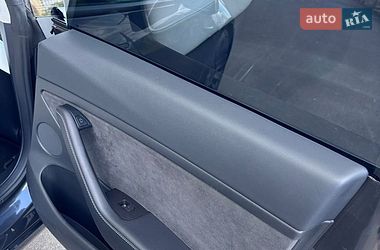 Седан Tesla Model 3 2022 в Києві