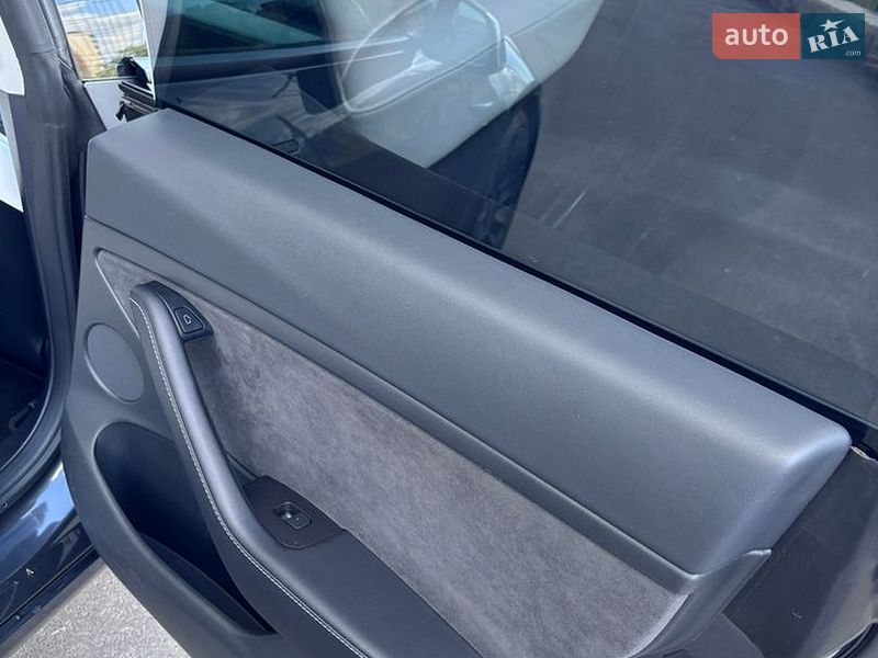 Седан Tesla Model 3 2022 в Києві