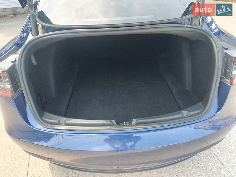Седан Tesla Model 3 2021 в Томаковке