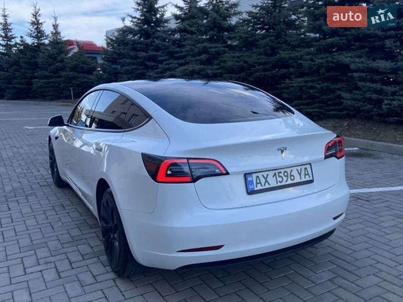 Седан Tesla Model 3 2023 в Киеве