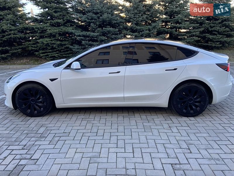 Седан Tesla Model 3 2023 в Киеве