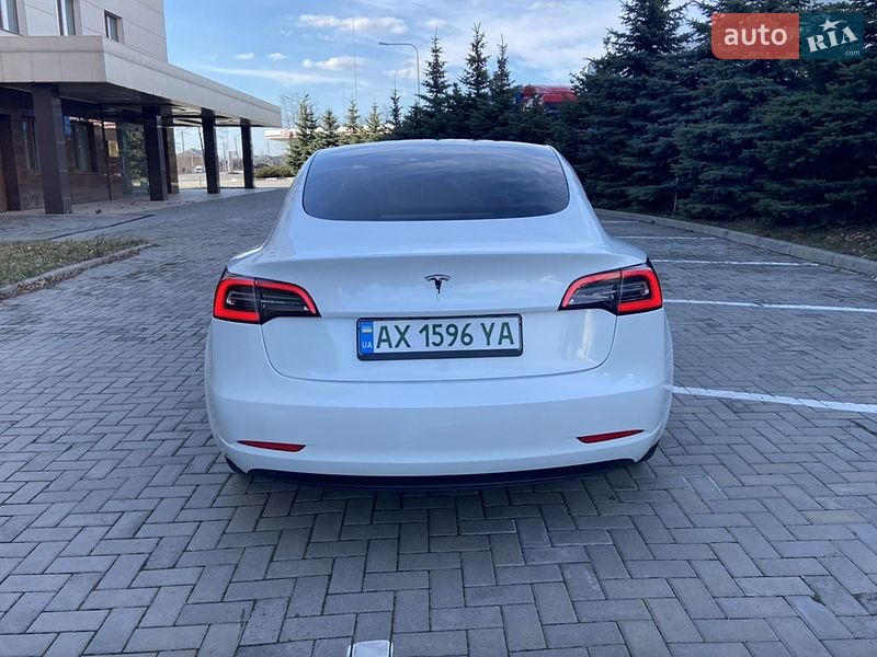 Седан Tesla Model 3 2023 в Киеве