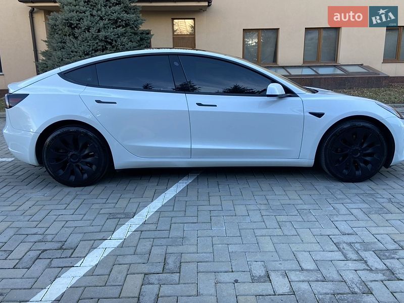Седан Tesla Model 3 2023 в Киеве