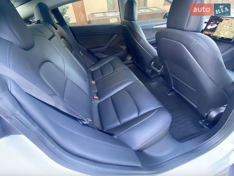 Седан Tesla Model 3 2023 в Киеве