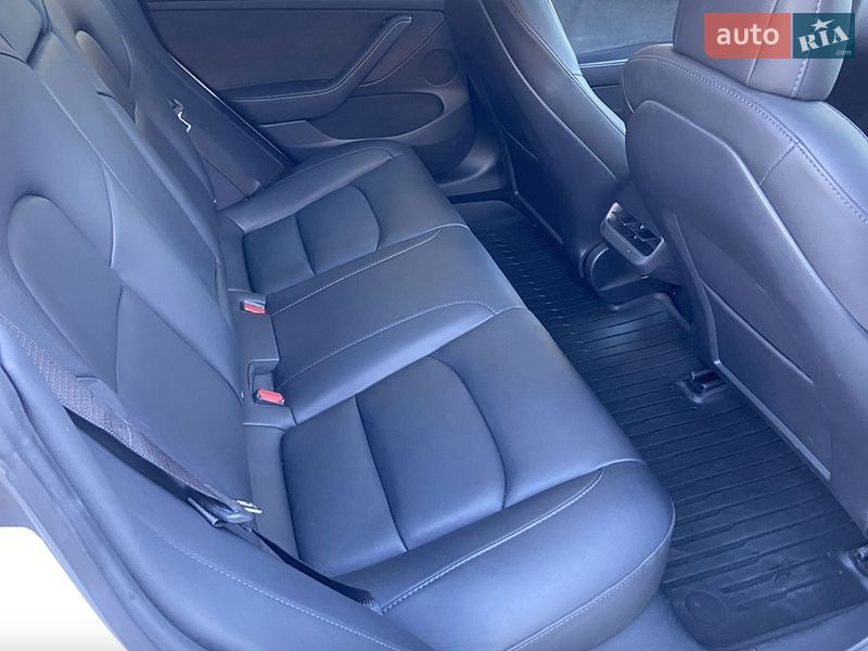 Седан Tesla Model 3 2023 в Киеве