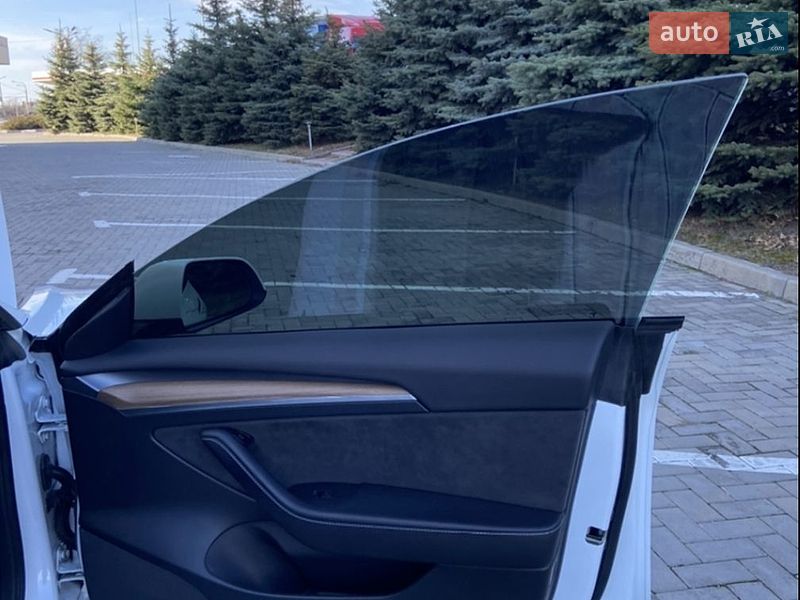 Седан Tesla Model 3 2023 в Киеве
