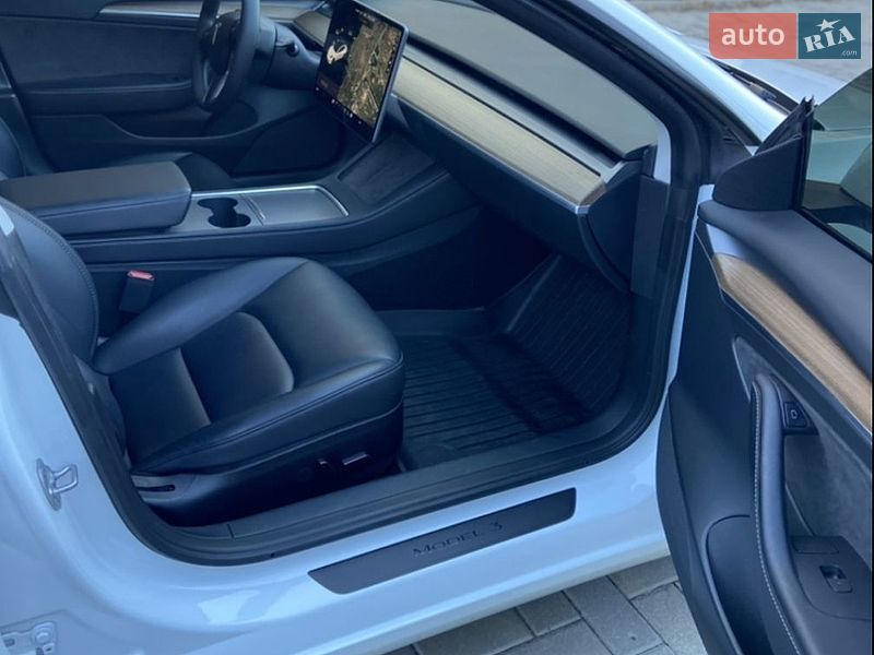 Седан Tesla Model 3 2023 в Киеве