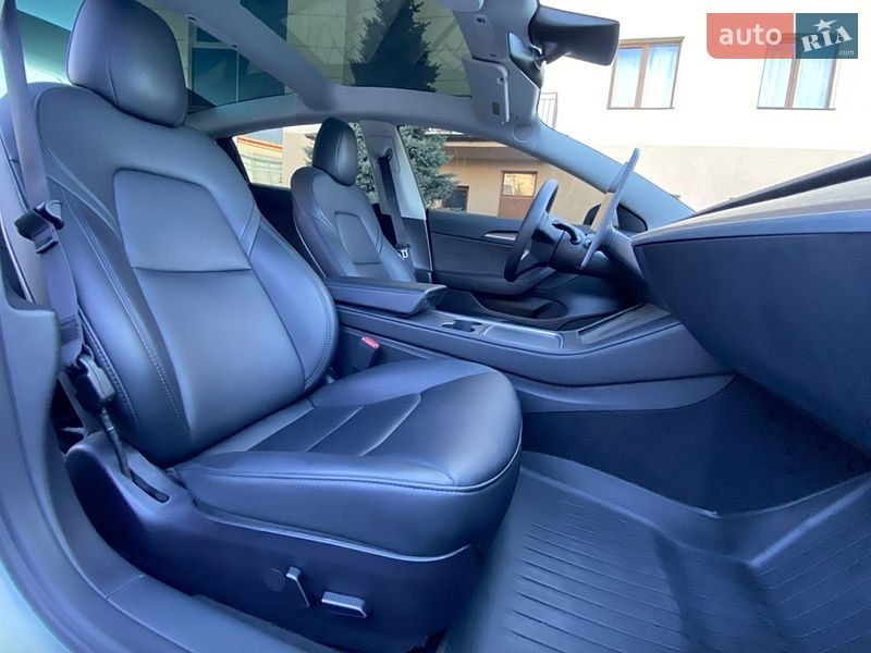 Седан Tesla Model 3 2023 в Киеве