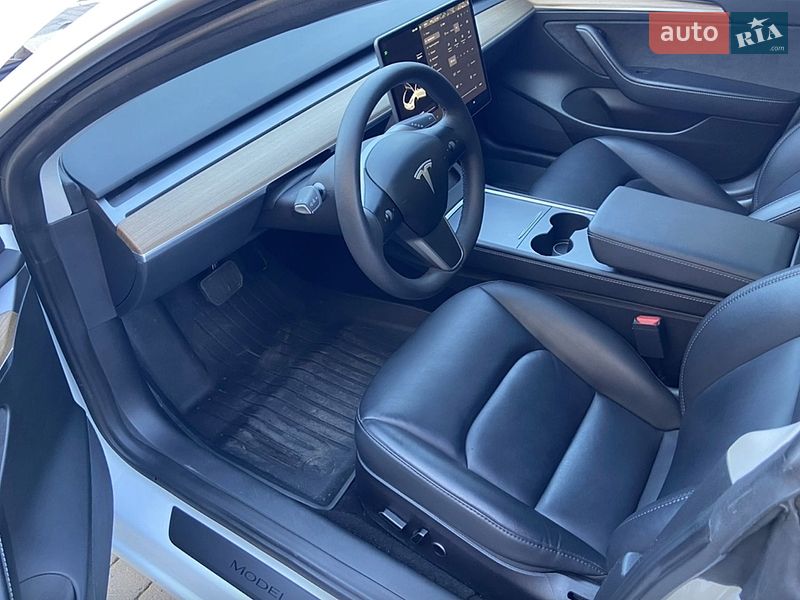 Седан Tesla Model 3 2023 в Киеве