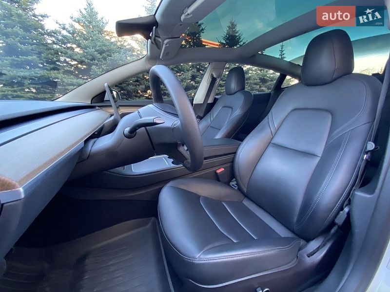 Седан Tesla Model 3 2023 в Киеве