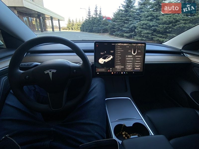 Седан Tesla Model 3 2023 в Киеве