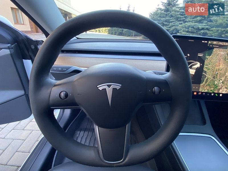Седан Tesla Model 3 2023 в Киеве