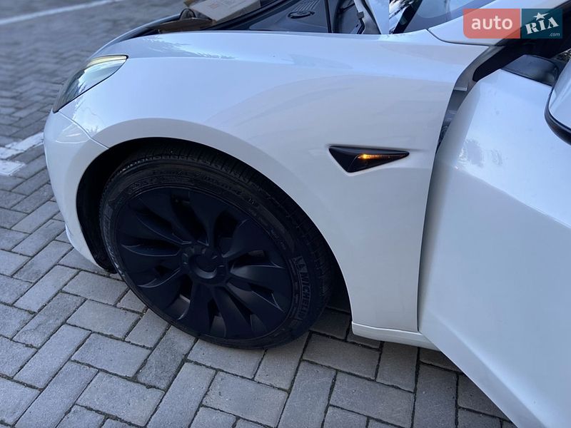 Седан Tesla Model 3 2023 в Киеве