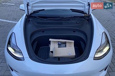 Седан Tesla Model 3 2023 в Києві