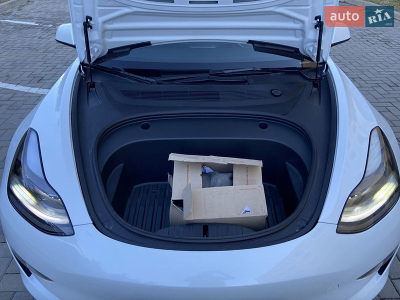 Седан Tesla Model 3 2023 в Києві