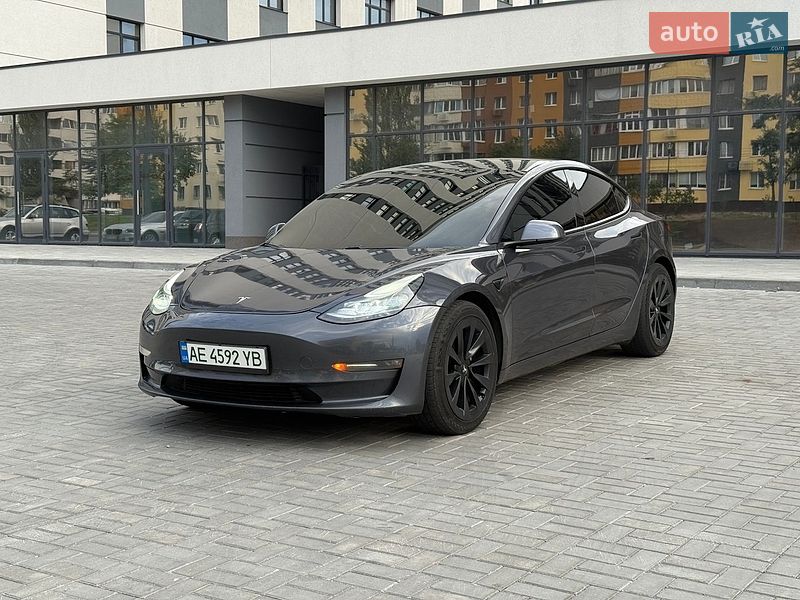 Седан Tesla Model 3 2021 в Дніпрі