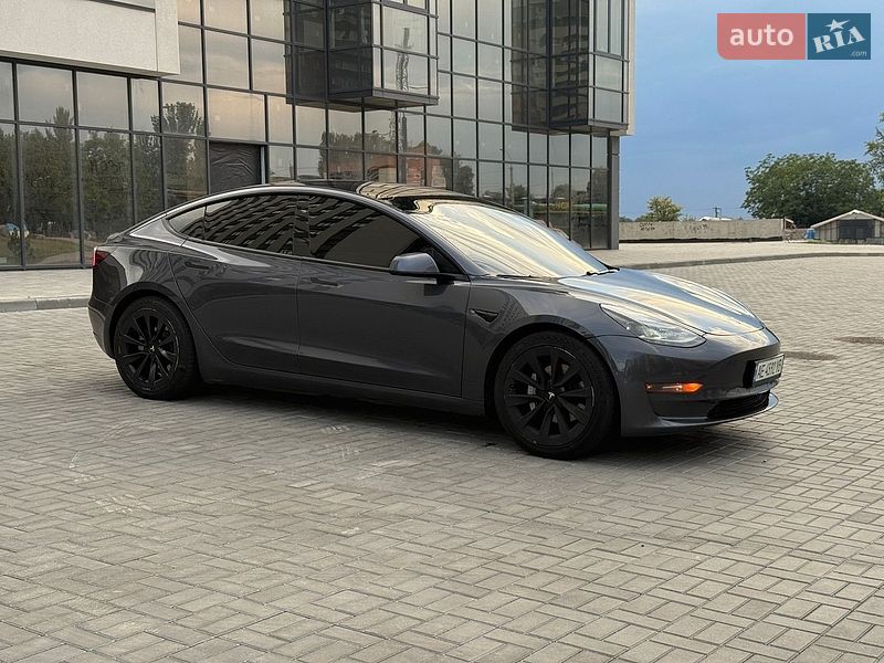 Седан Tesla Model 3 2021 в Дніпрі