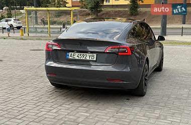Седан Tesla Model 3 2021 в Дніпрі