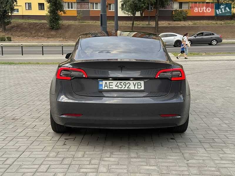 Седан Tesla Model 3 2021 в Дніпрі