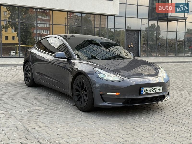 Седан Tesla Model 3 2021 в Дніпрі